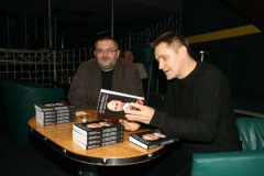 Witold Bereś, współautor książki Kapuściński nie ogarniam świata i Rafał Górecki prowadzący spotkanie